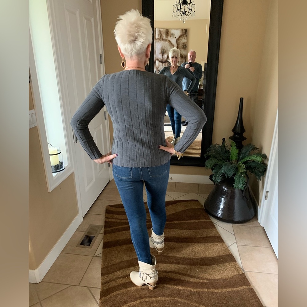 LN INC RIBBED PULL OVER SWEATER. LT-WT. SO CUTE I PURCHASED IN 3 COLORS. - Picture 3 of 8